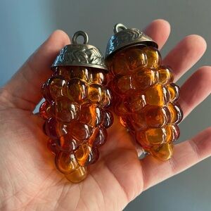 Vintage Amber Glass Grape Clusters Salt & Pepper Shakers Metal Vine No Stand